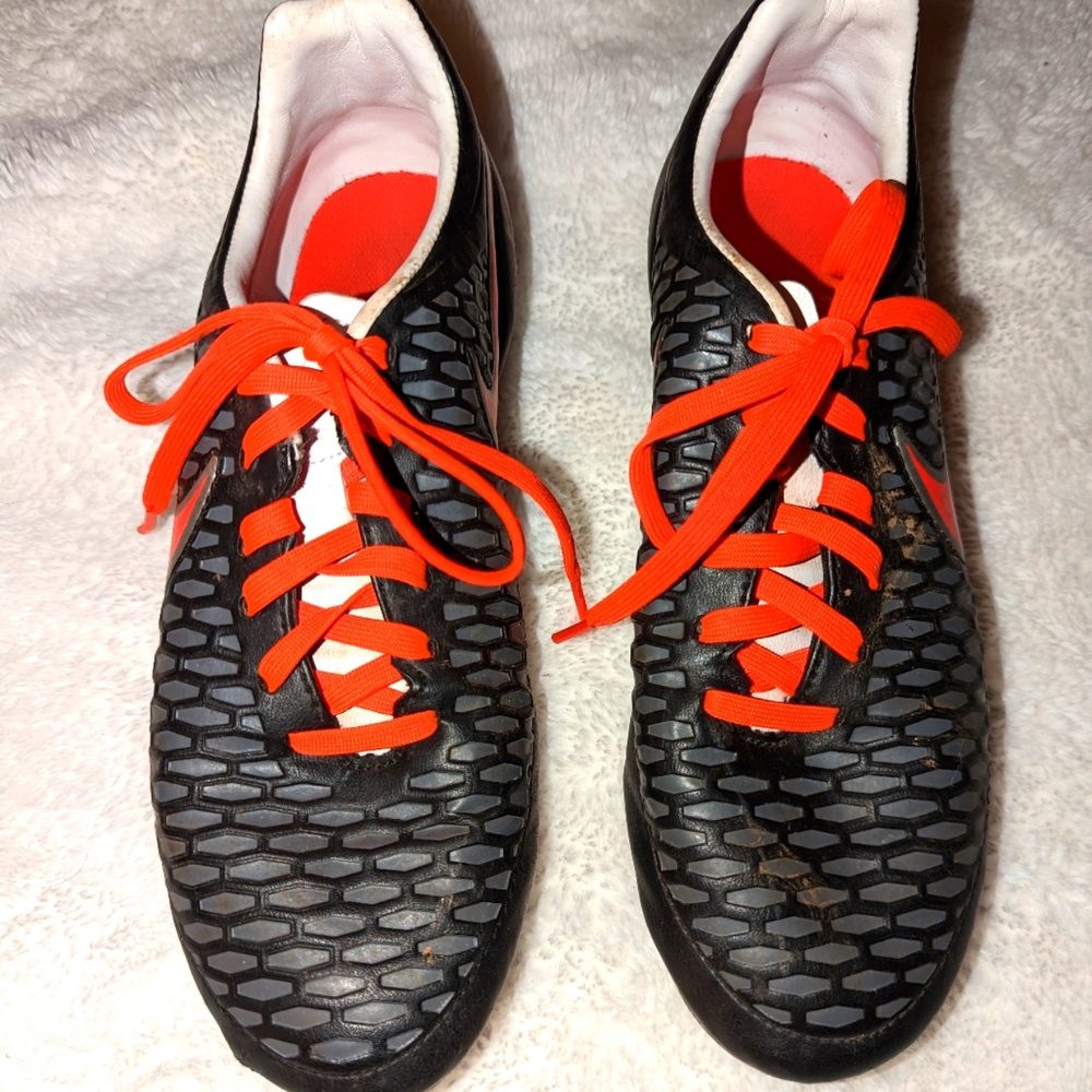Nike Women Magista Soccer Cleats Size 9